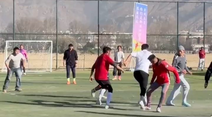西藏首届听障足球友谊赛