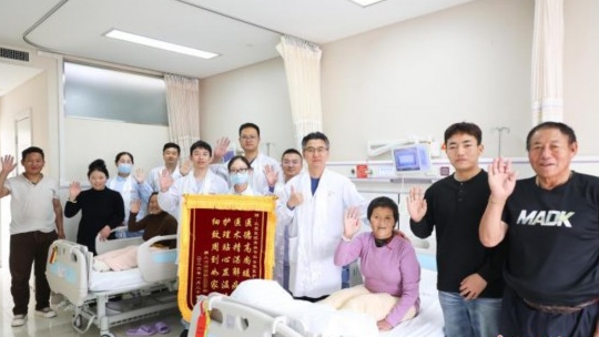 天津医护为藏族同胞重塑行走人生