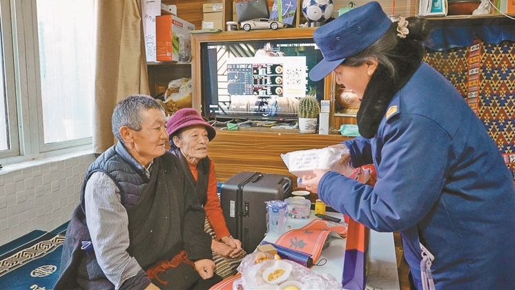 昌都市消防救援支队为群众送上平安