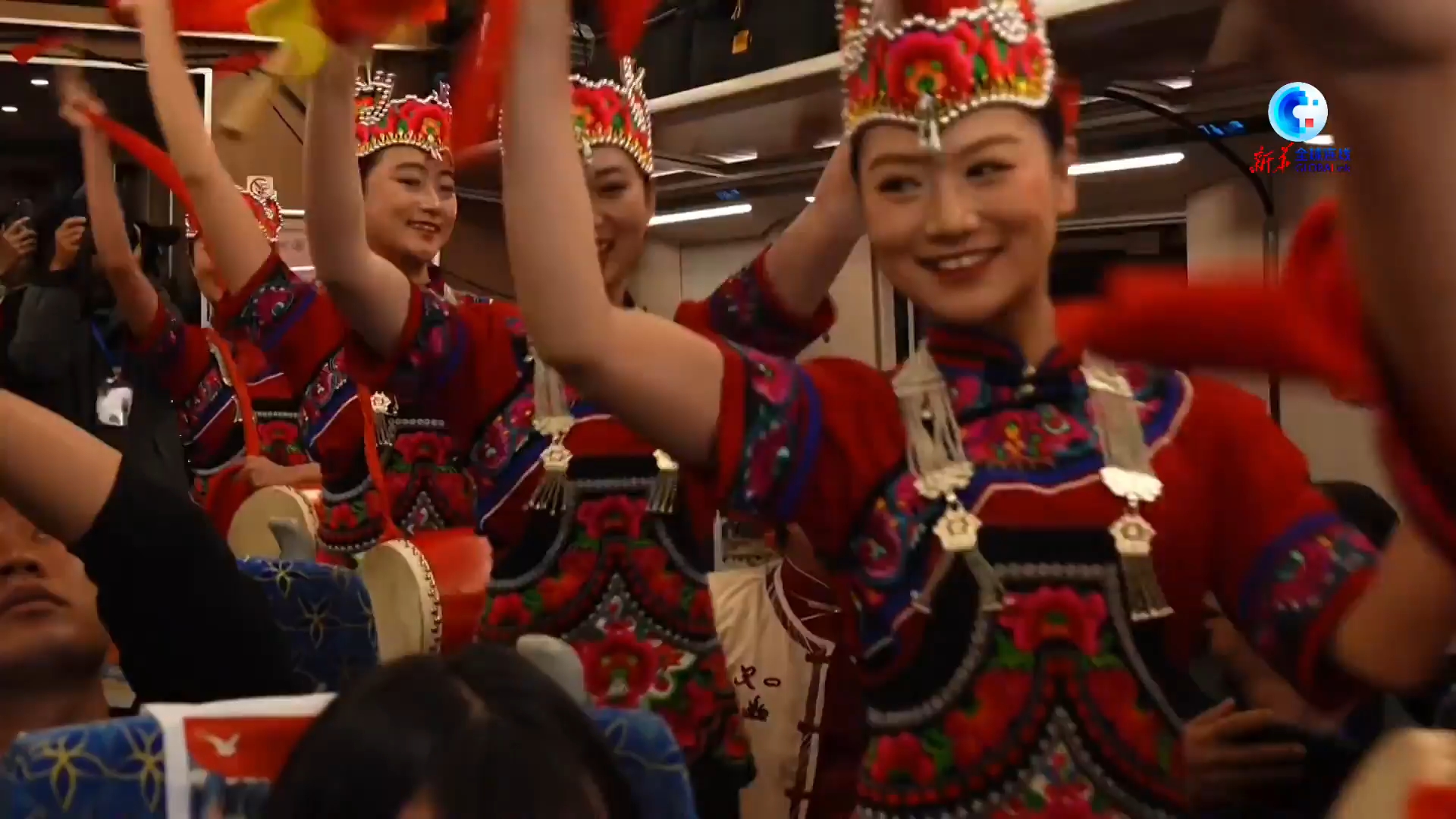 全球连线 | 一路欢歌一路情 走进中老铁路春晚