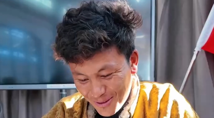 西藏昌果村村民喜领分红