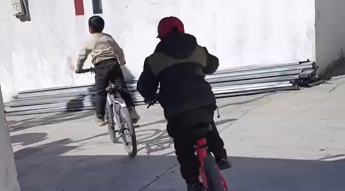 西藏佩枯错旁藏着个宁静村庄