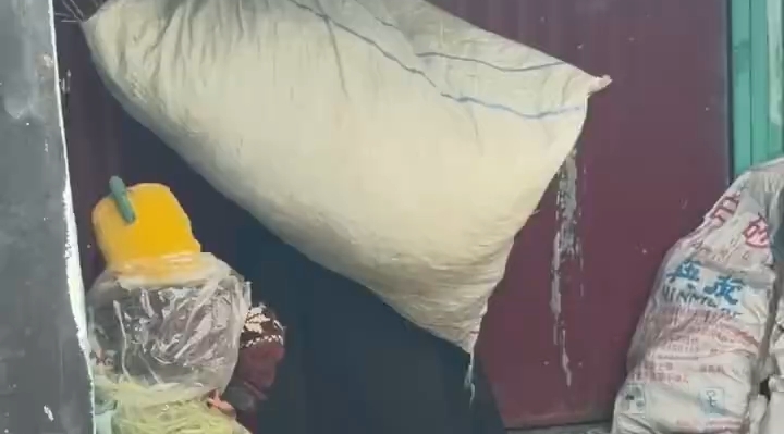 西藏牧区祖孙俩的暖心日常