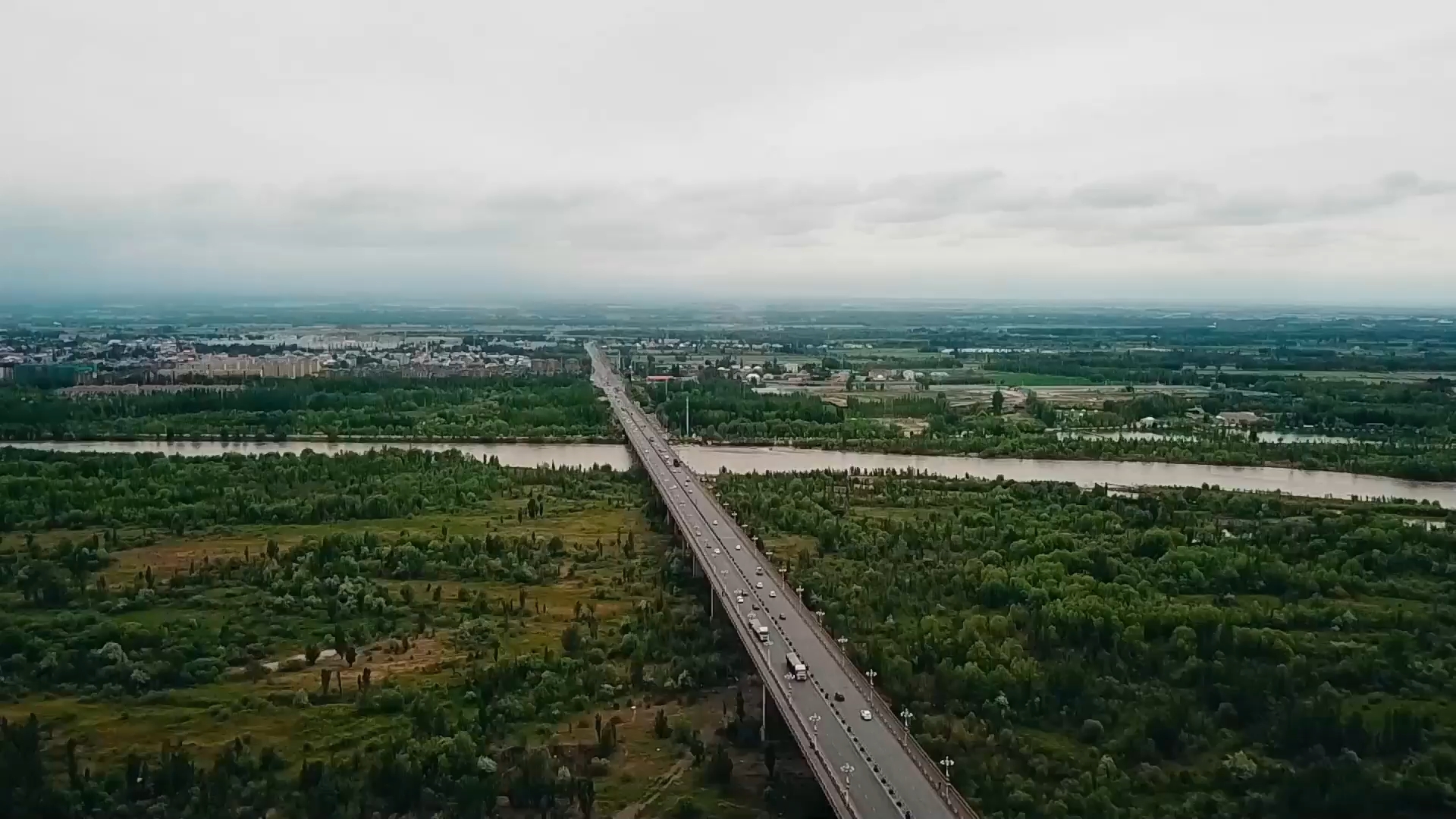 中国之城｜新疆伊宁：天山河谷中的一抹蓝