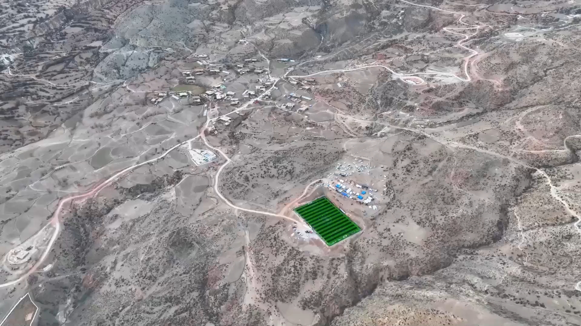 全球连线｜在海拔3700米的“云上球场”踢一场“村超”