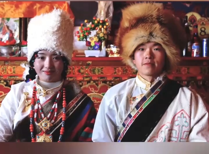 汉藏青年喜结良缘,民族团结之花绚烂绽放