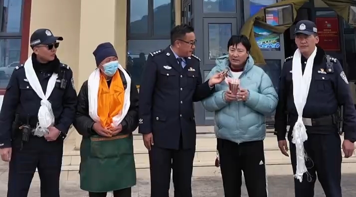 拾金不昧暖人心! 西藏这位保洁员太赞了