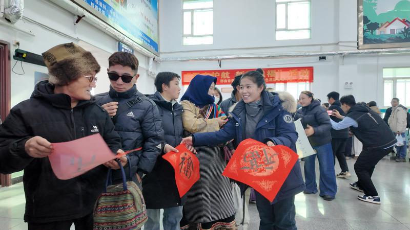 春运路上暖意浓