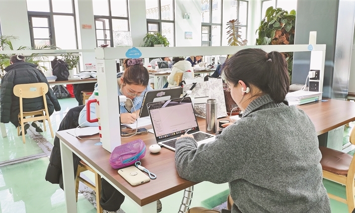 以书为伴“阅”享新春