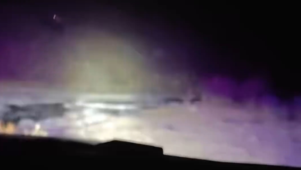 被困高山处境危险 凌晨生死救援