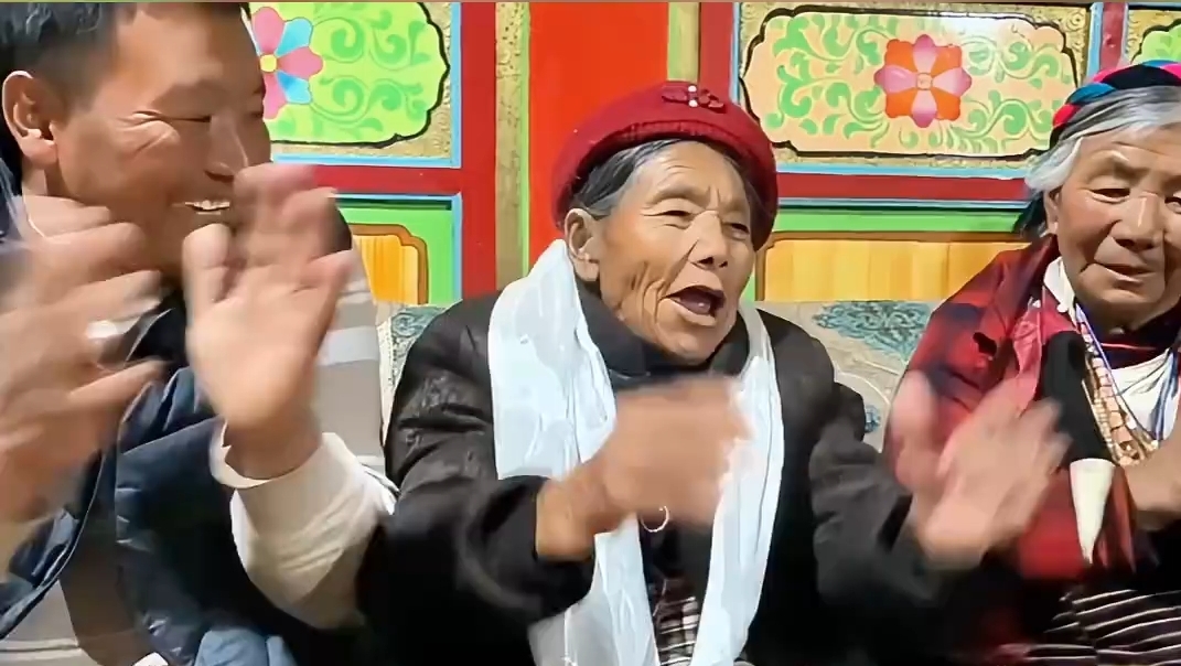 92岁奶奶清唱民歌笑翻全家