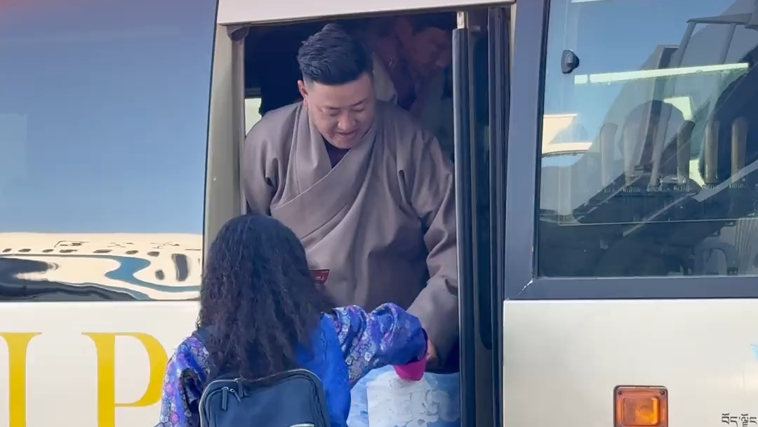 我区参加全国两会的代表委员满怀信心、奔赴北京