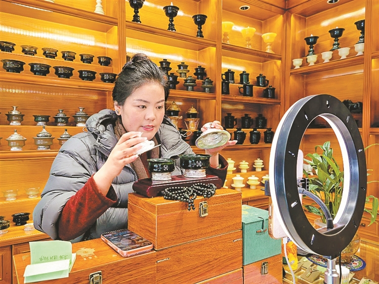 以网为媒 “玉”见西藏