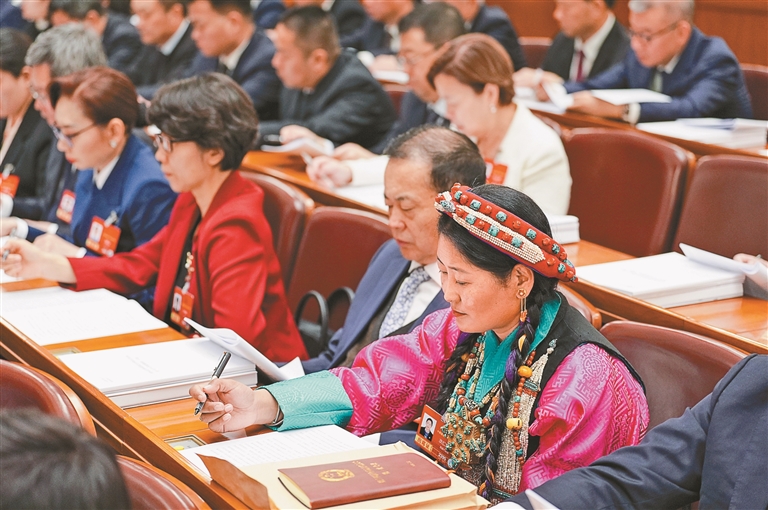 汇聚起奋进新征程的信心和力量