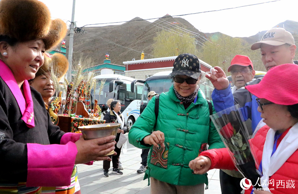 藏源文化环线延伸 山南迎来湖北游客潮