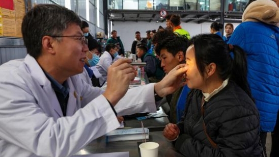 北京援藏医疗队为拉萨快递从业人员义诊