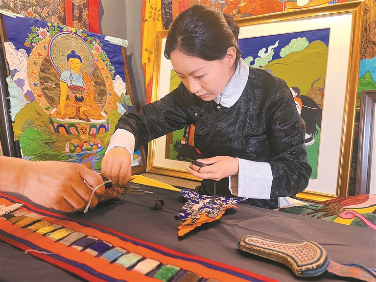 00后非遗传承人：守正创新 让堆绣焕发新光彩