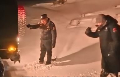 西藏民警40分钟跋涉救出被困产妇与婴儿！