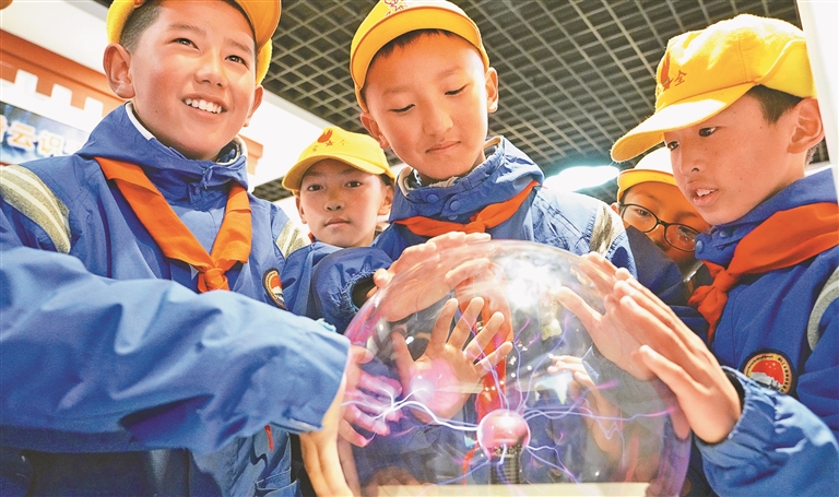 触摸天气“密码” 探索气象奥秘