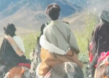 网友：鲜衣怒马少年郎在此刻具象