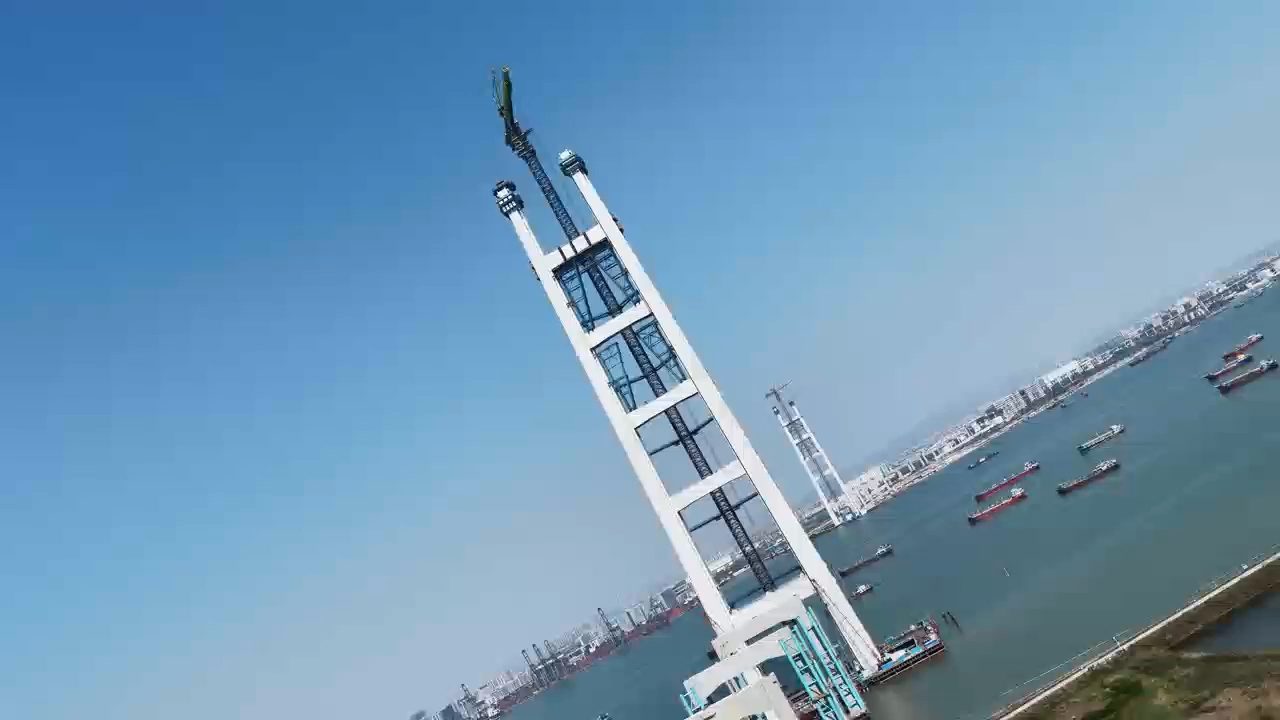 342米！世界最高双层悬索桥主塔亮相珠江口