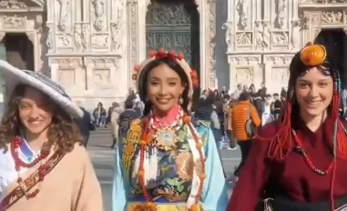 米兰街头，西藏博主邀请外国友人试穿藏装