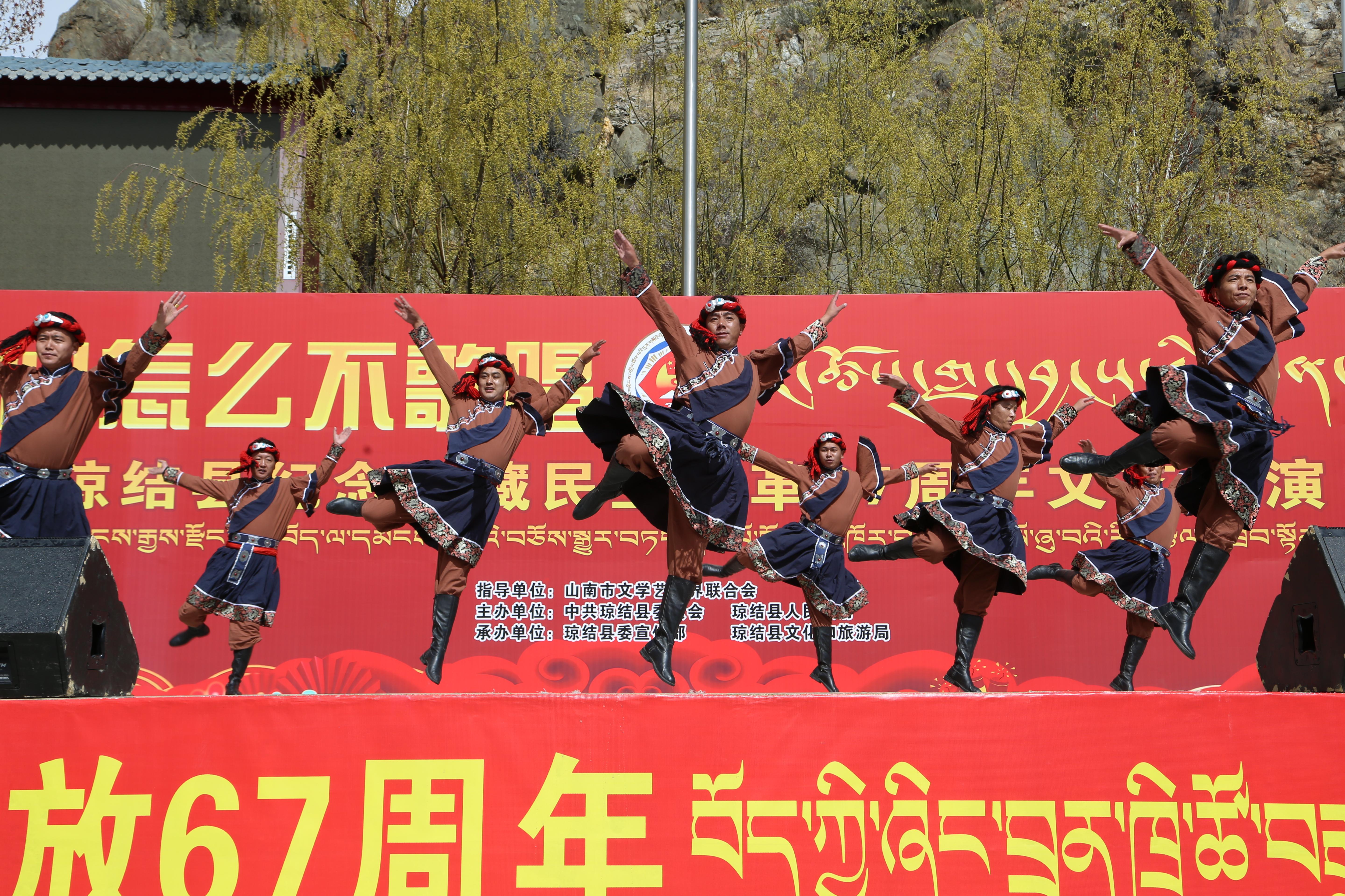 载歌载舞 颂党恩