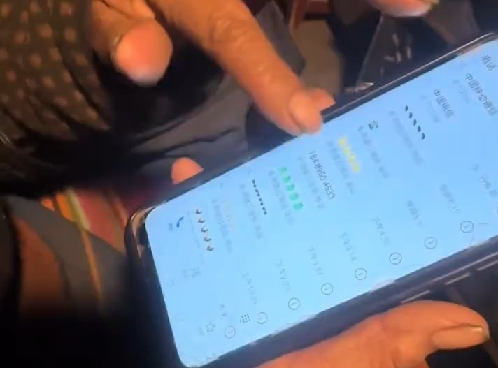 谁家莫啦这么可爱会玩 用表情符号给联系人备注