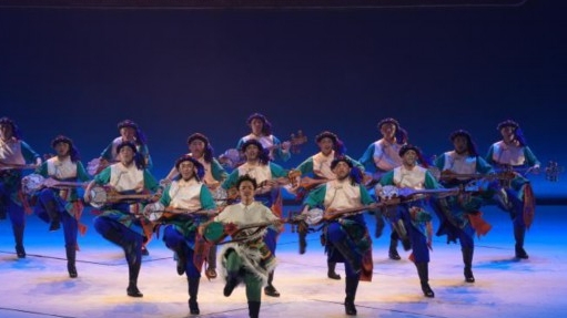 中国首部踢踏舞剧《扎西夏卓》在京首演 