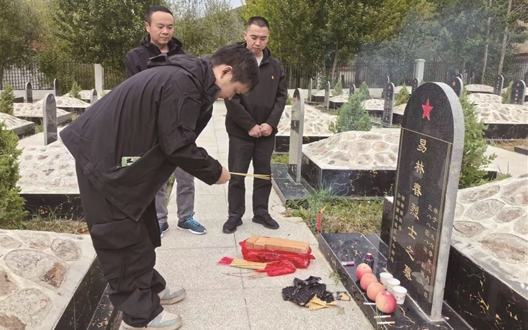 洛隆烈士陵园 173座墓碑的跨时空团圆