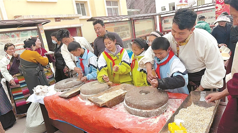 体验传统文化魅力 厚植家国情怀沃土