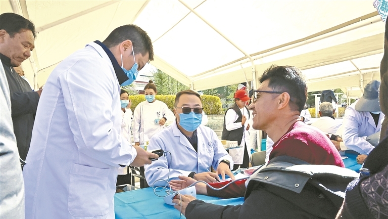 健康进社区 温情暖万家