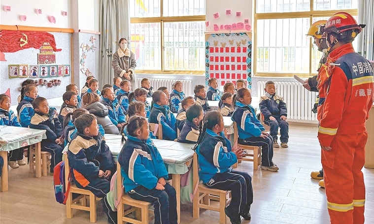 萌娃学消防 安全伴成长