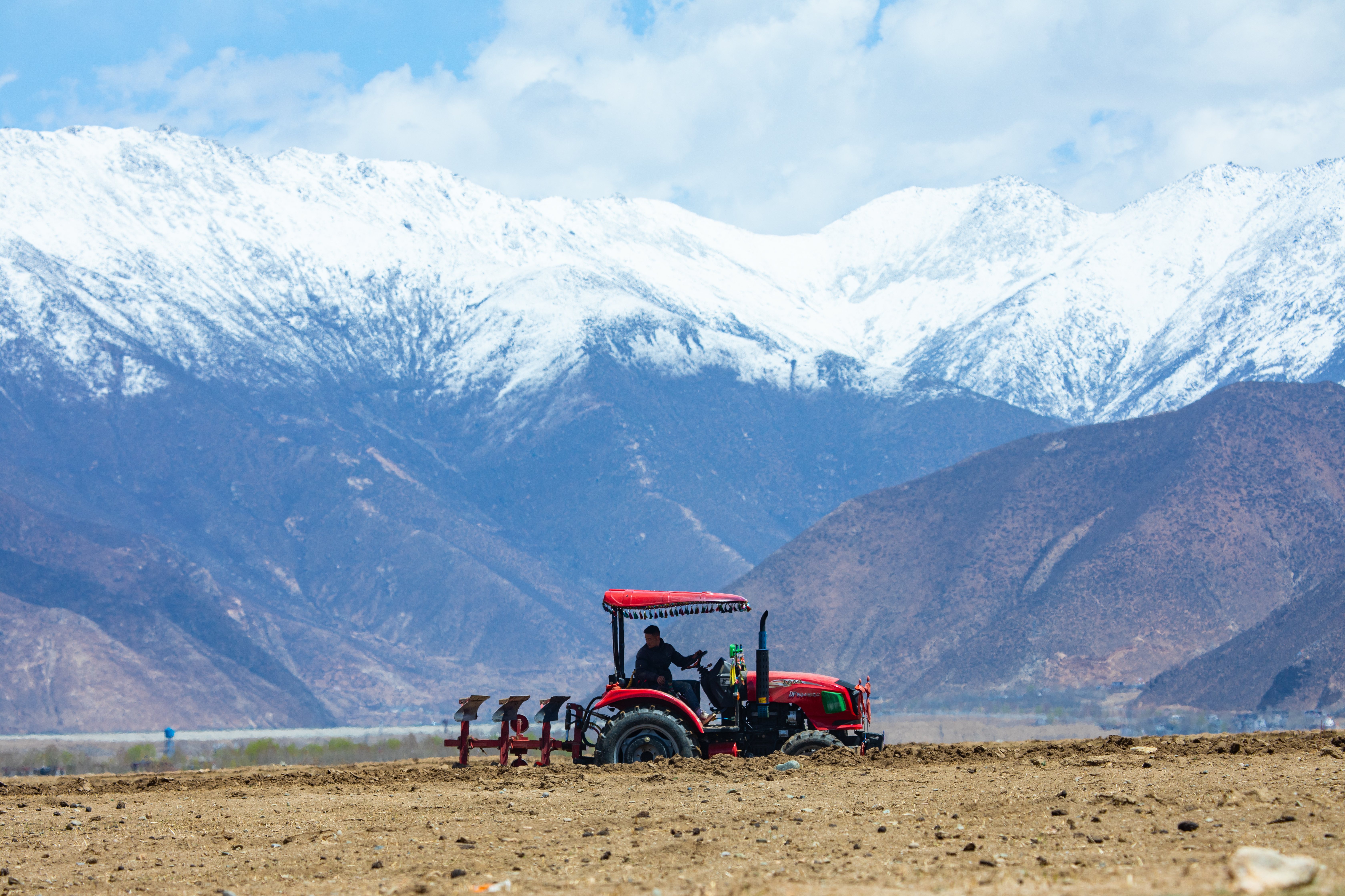 田间地头 热火朝天