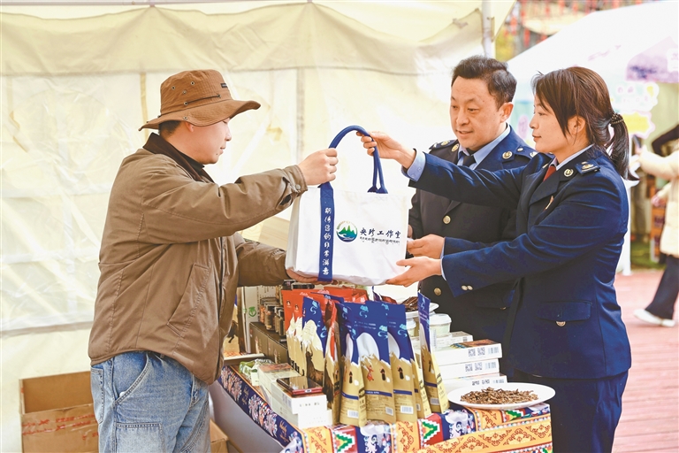 桃花节里送政策