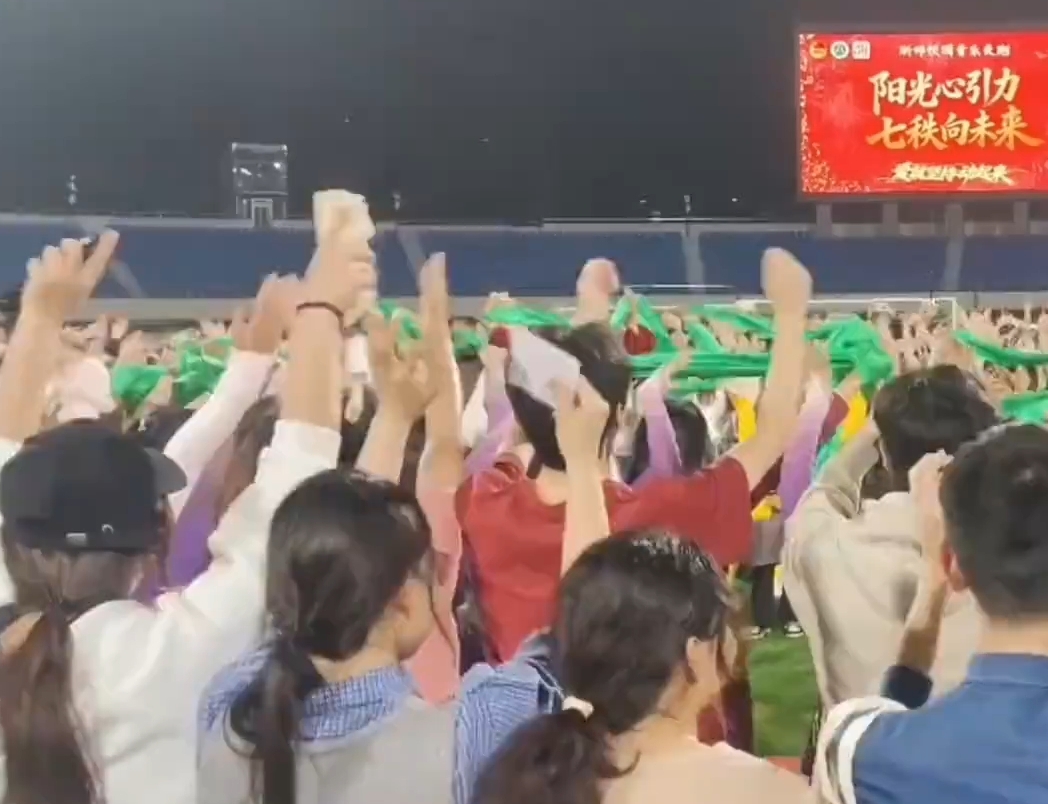 浙师学子齐唱 致敬峥嵘岁月
