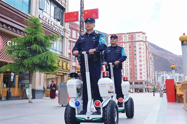 提速增效!新型警用平衡车筑牢辖区治安防线