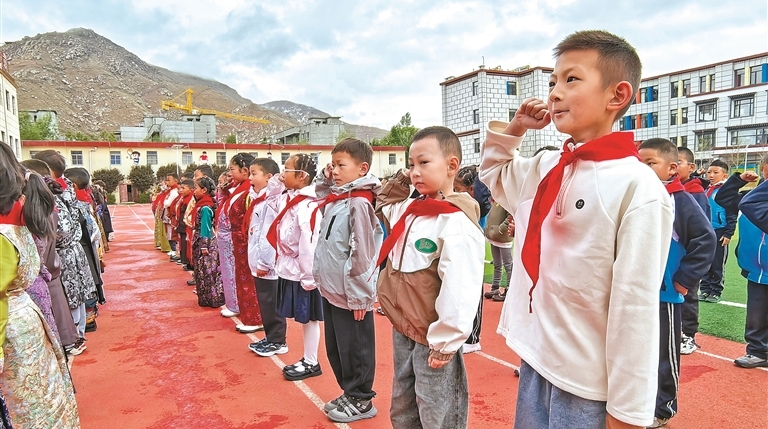 西藏各地少年儿童欢度“六一”国际儿童节
