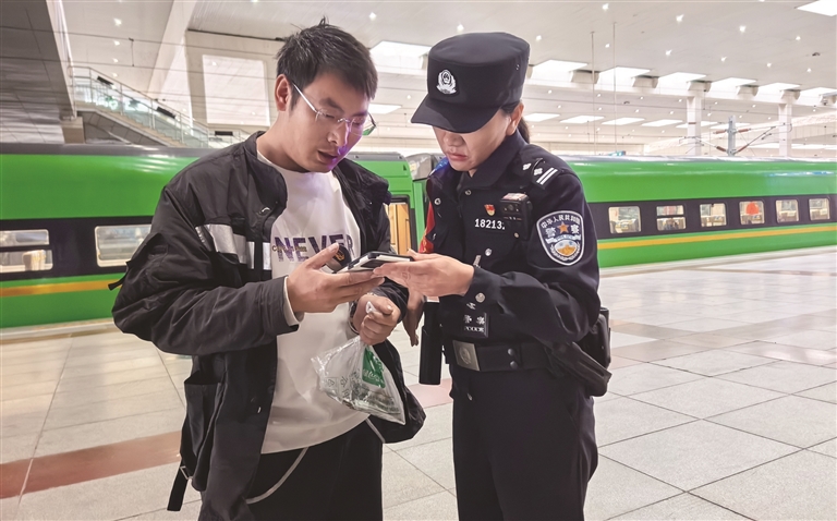开在复兴号上的格桑花