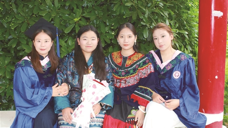 西藏学子仪式感满满告别校园