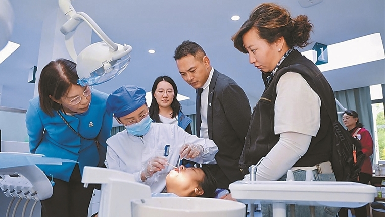 口腔专家高原行 医疗帮扶送健康