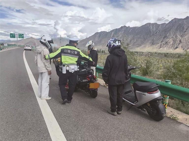 西藏禁止摩托车、行人、非机动车上高速