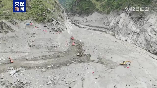 航拍直击丨大型设备到达吉隆口岸 核心区深层次搜救全面展开