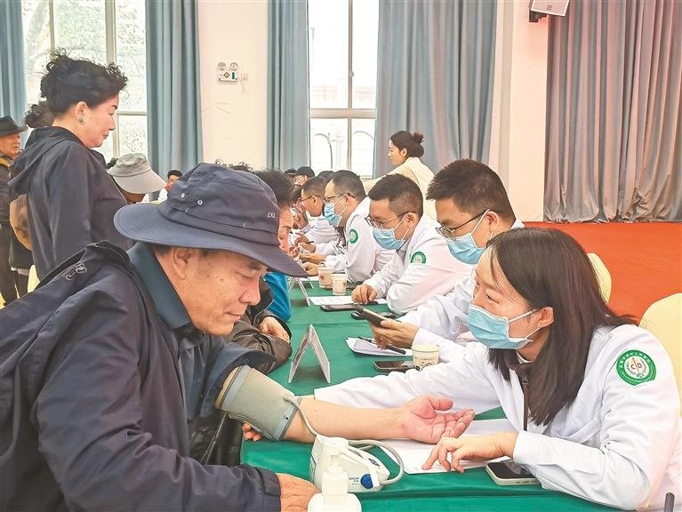 义诊送健康  同心暖桑榆
