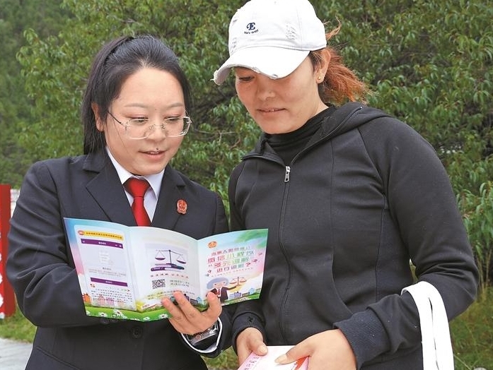 米林市人民法院开展民族团结双语普法活动