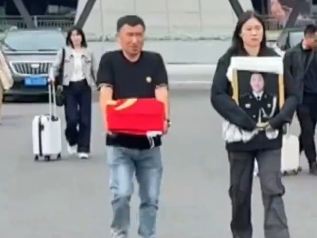 吉隆泥石流牺牲民警胡明华回家