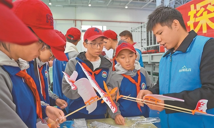 墨竹工卡县中学举行校园科普活动