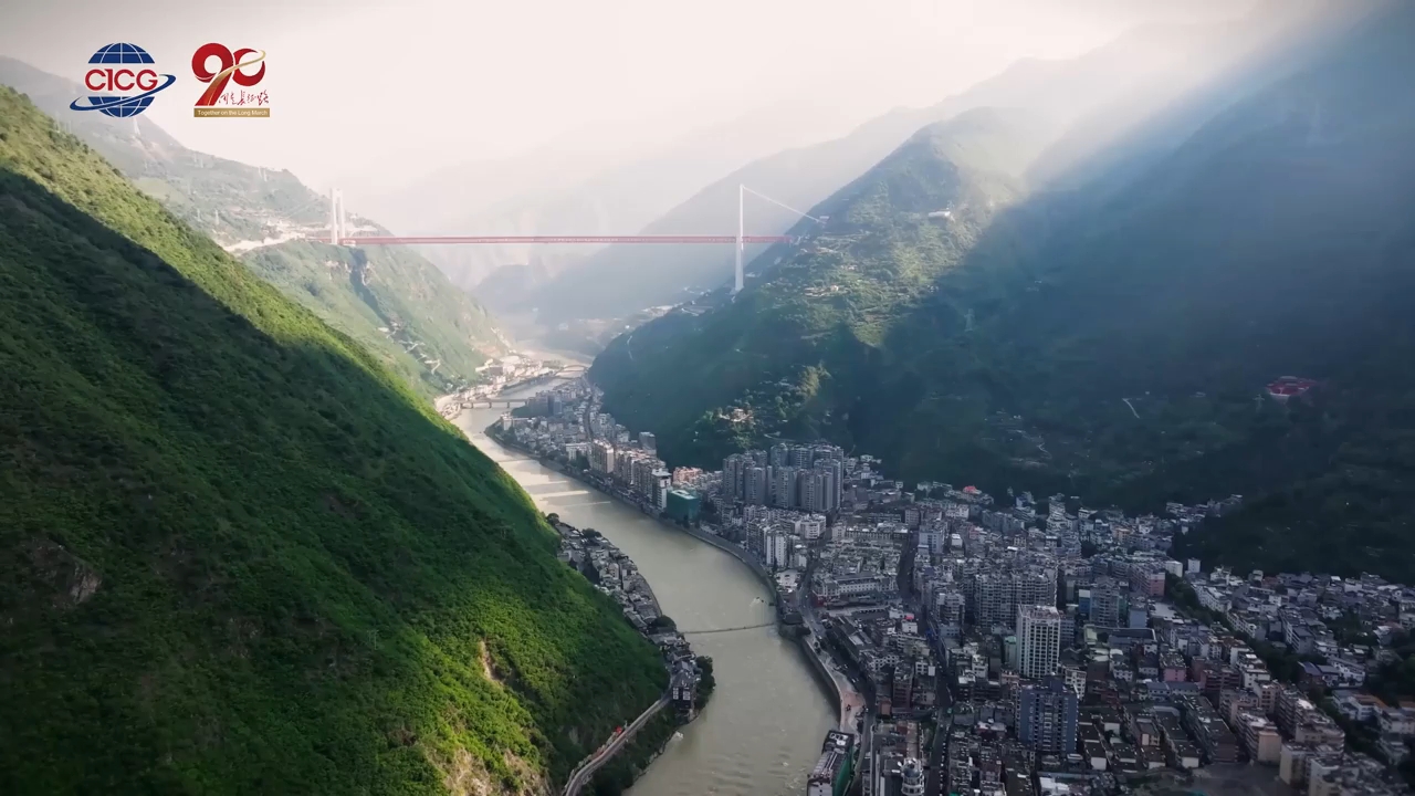 《新长征路上的对话》第 6 集｜翻越夹金山：德国骑行者重走长征路